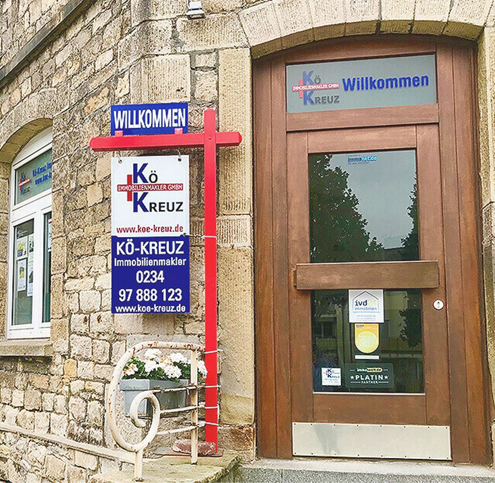 Eingangstür des Kö-Kreuz Immobilienmaklers